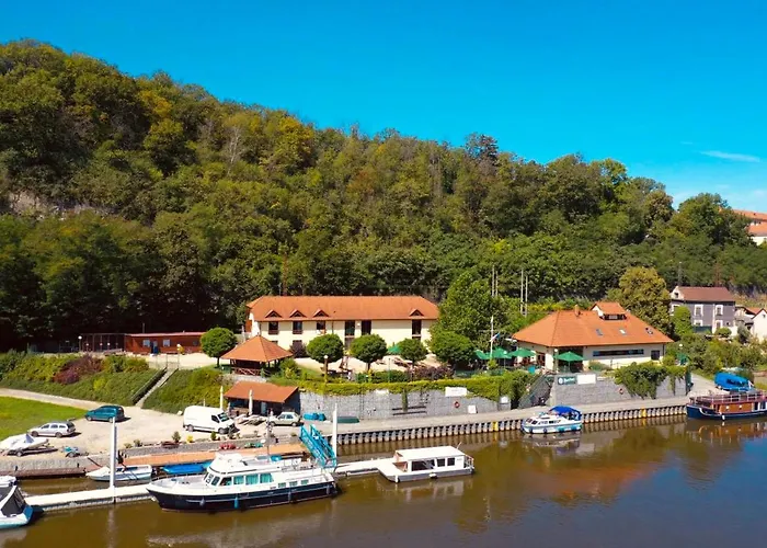Penzion Marina Vltava Nelahozeves photo