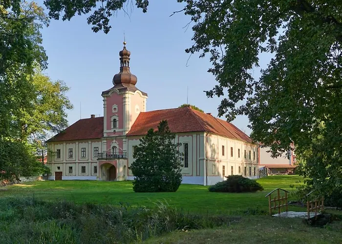 Penzion Zamek Lesany Netvorice photo