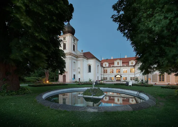 Chateau Loucen Garden Retreat photo