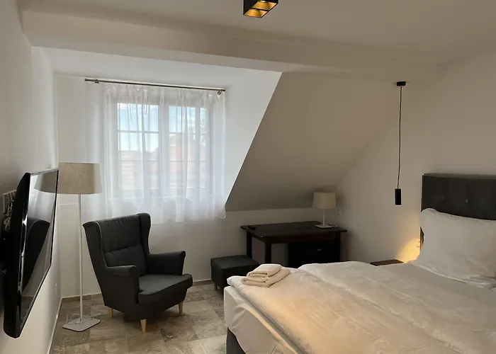 Фото Отель Separe V Zahrade Ratmerice